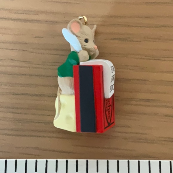 1993 Hallmark Keepsake Ornament Miniature Cheese Please Mouse - Picture 3 of 5